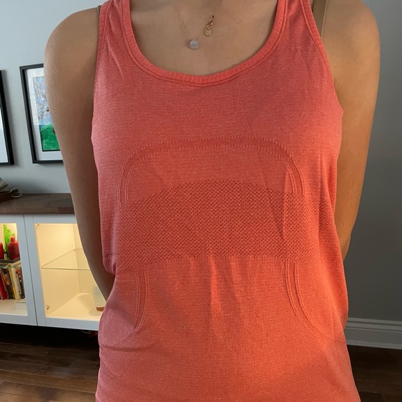 Lululemon running/workout tank - Picture 1 of 4